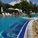 Lejlighed In Big Kamelia Complex Sunny